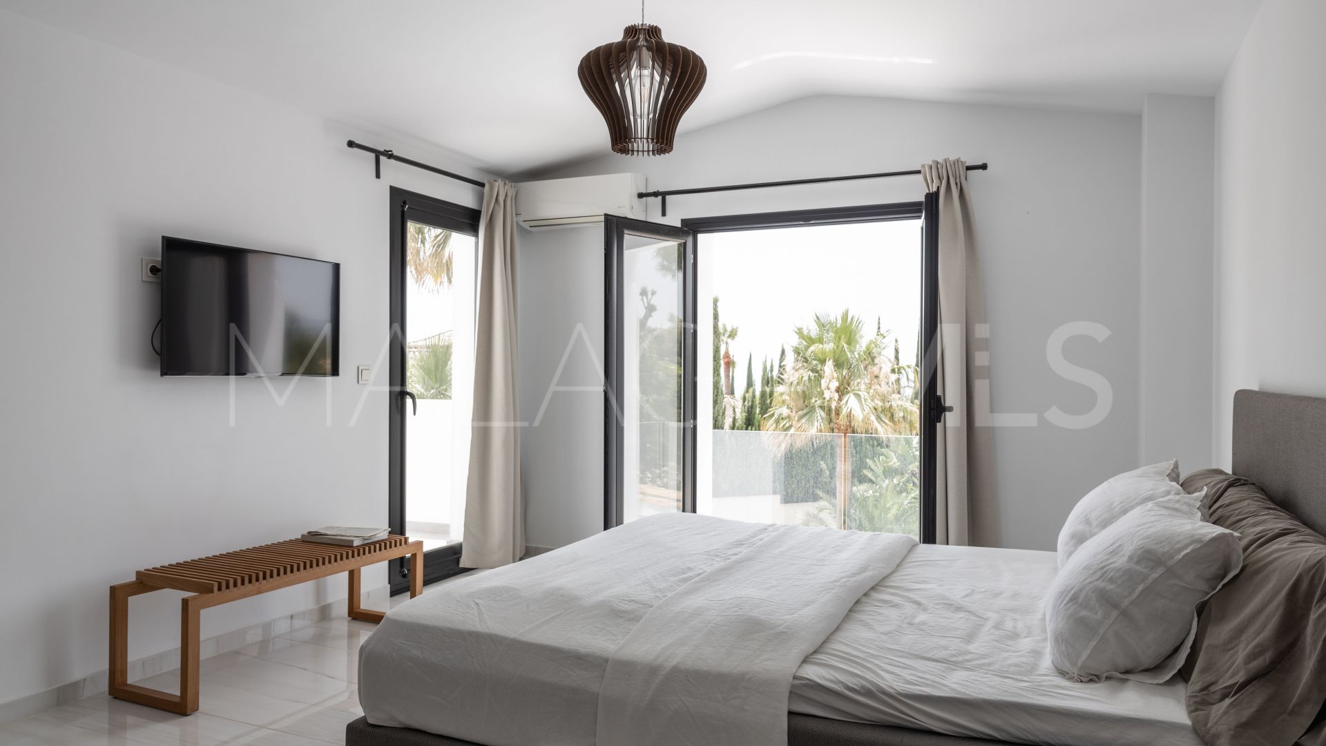 Buy villa in Marbella Hill Club with 6 bedrooms