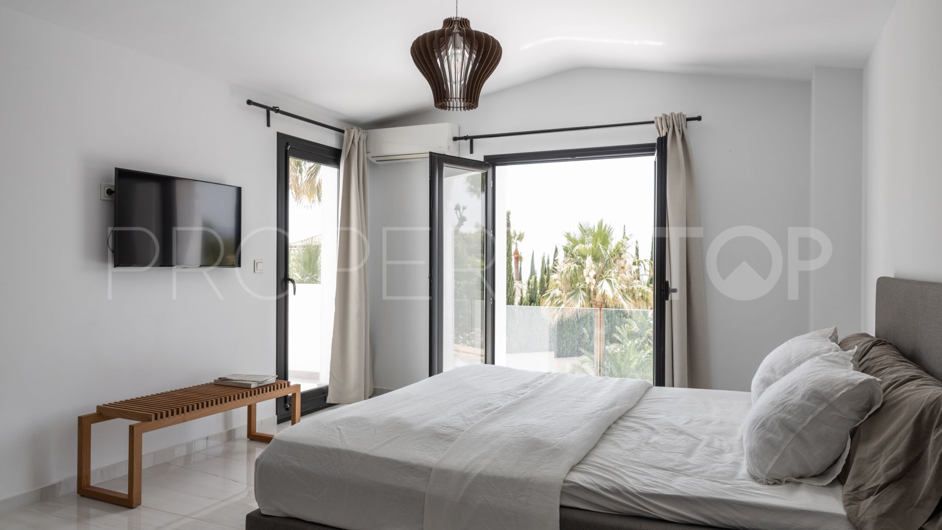 Villa a la venta con 6 dormitorios en Marbella Hill Club