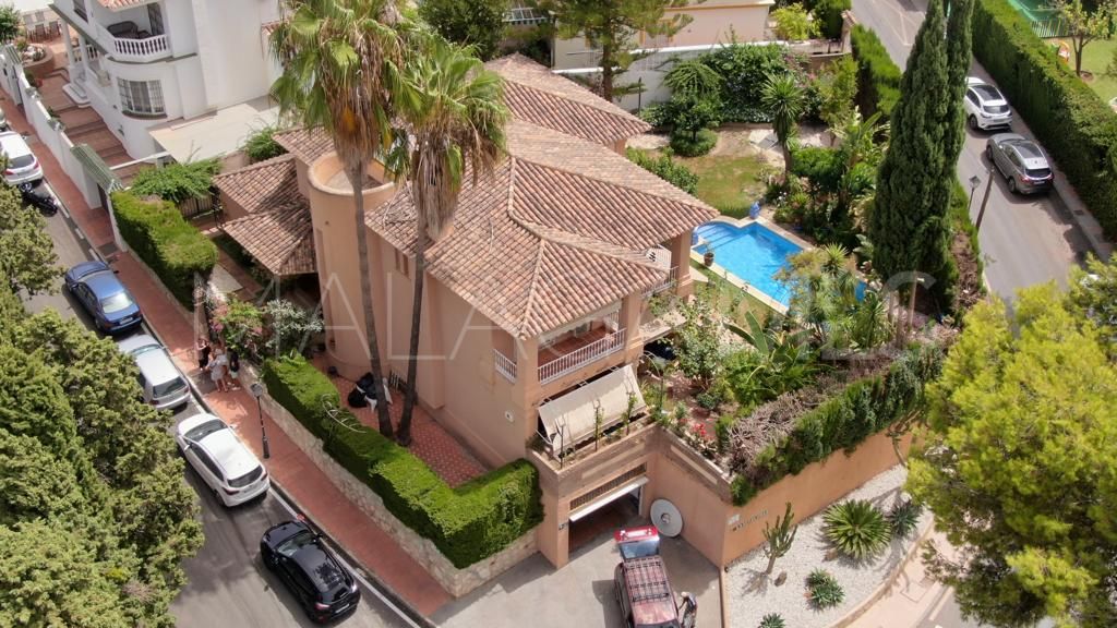 Villa for sale in El Coto