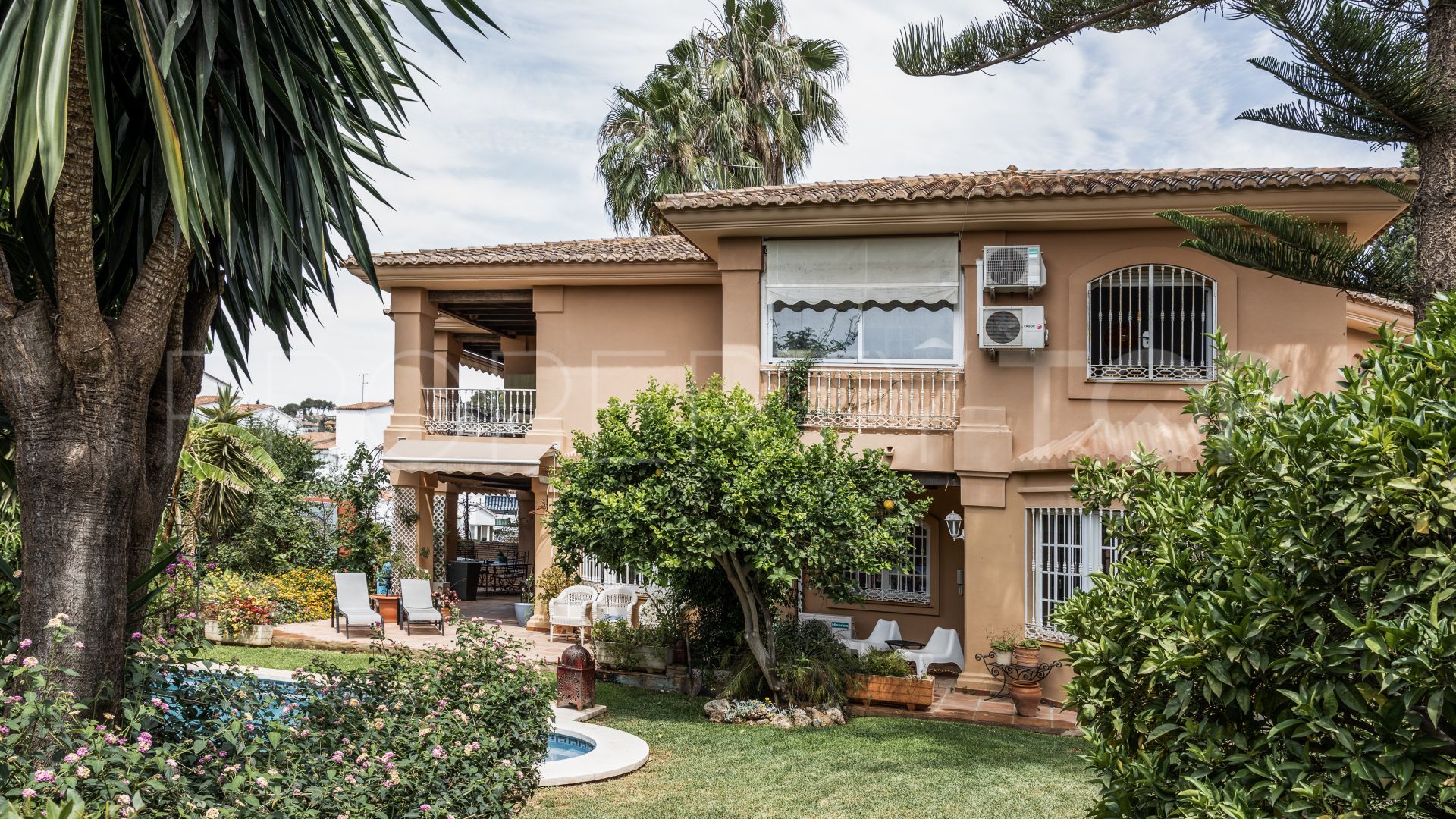 For sale villa with 4 bedrooms in El Coto
