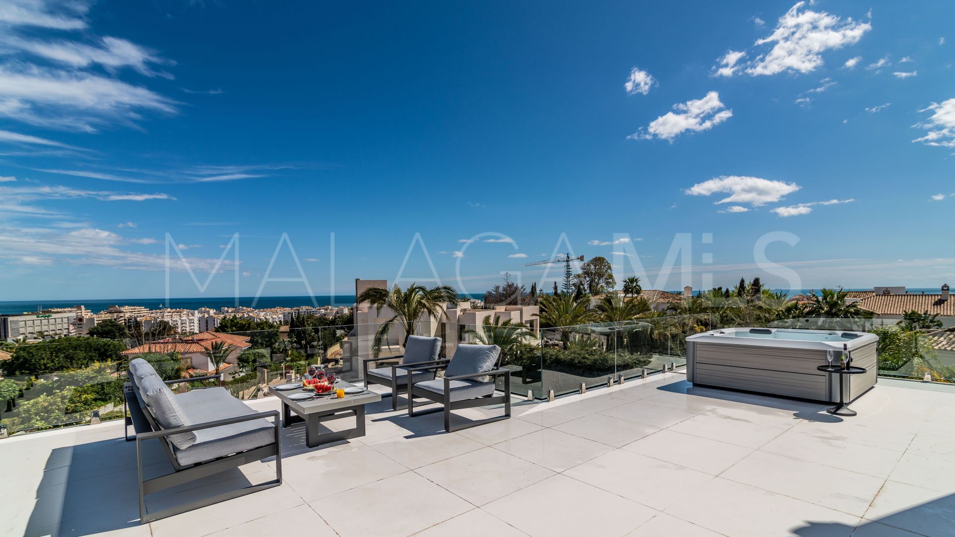 Villa with 8 bedrooms for sale in Nueva Andalucia