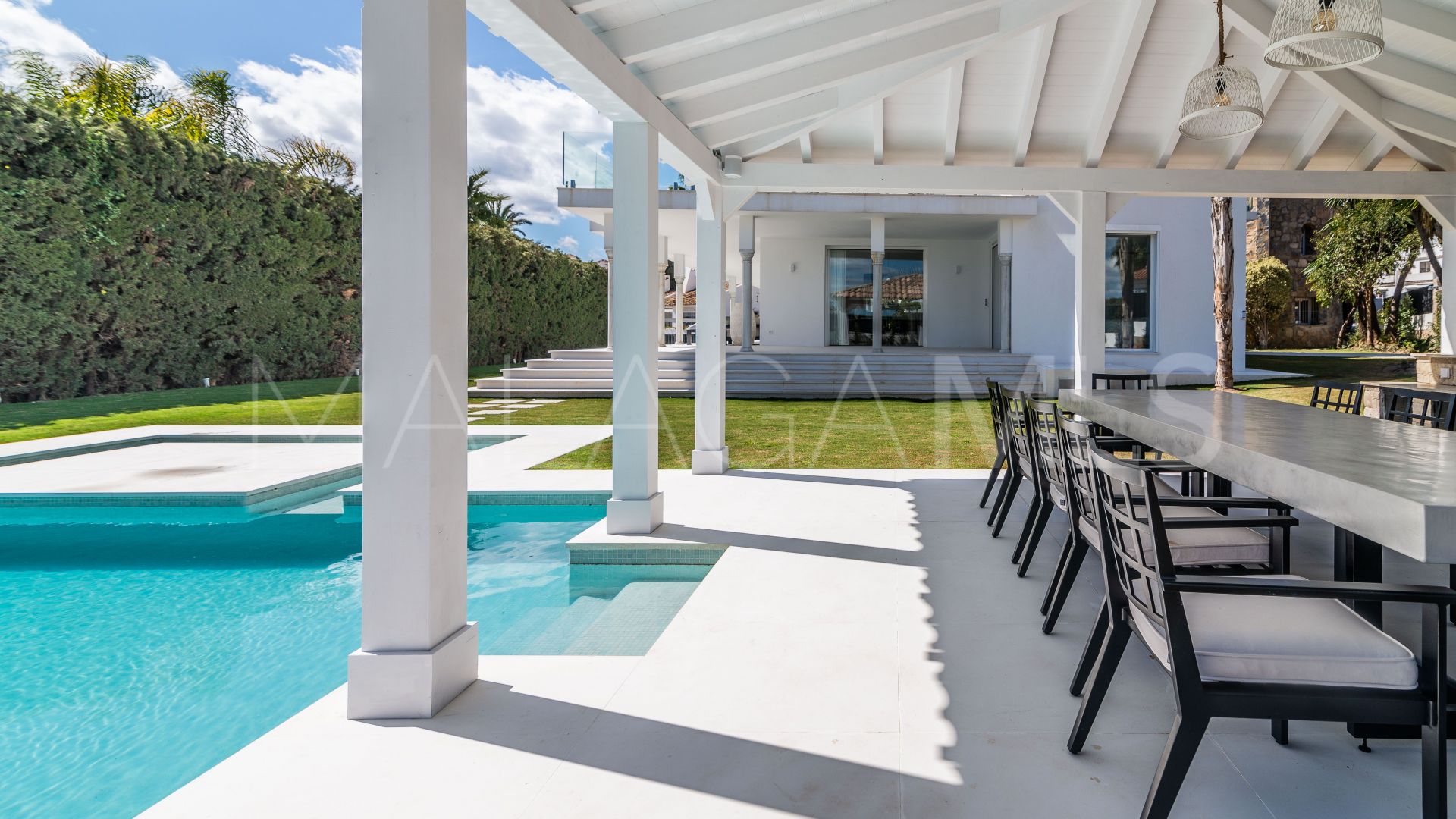 Villa with 8 bedrooms for sale in Nueva Andalucia