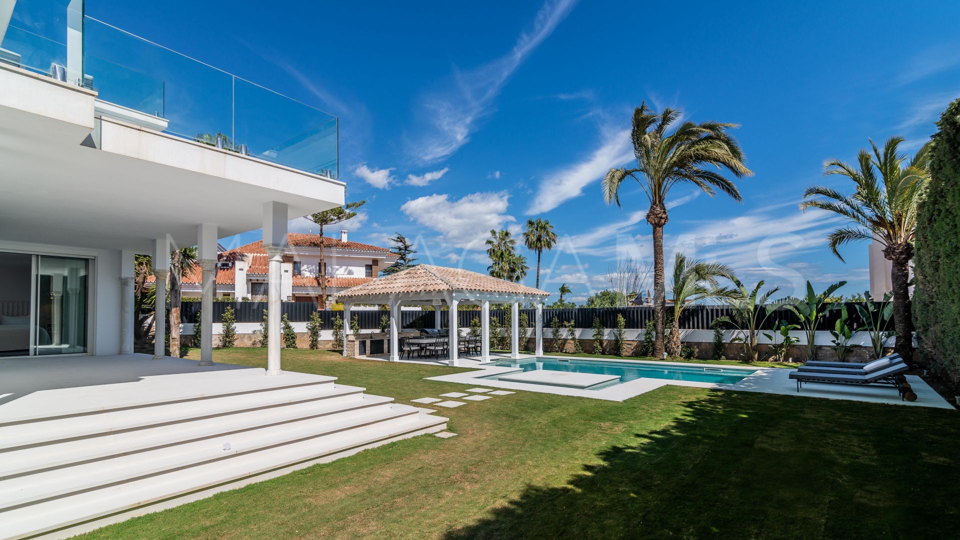 Villa with 8 bedrooms for sale in Nueva Andalucia