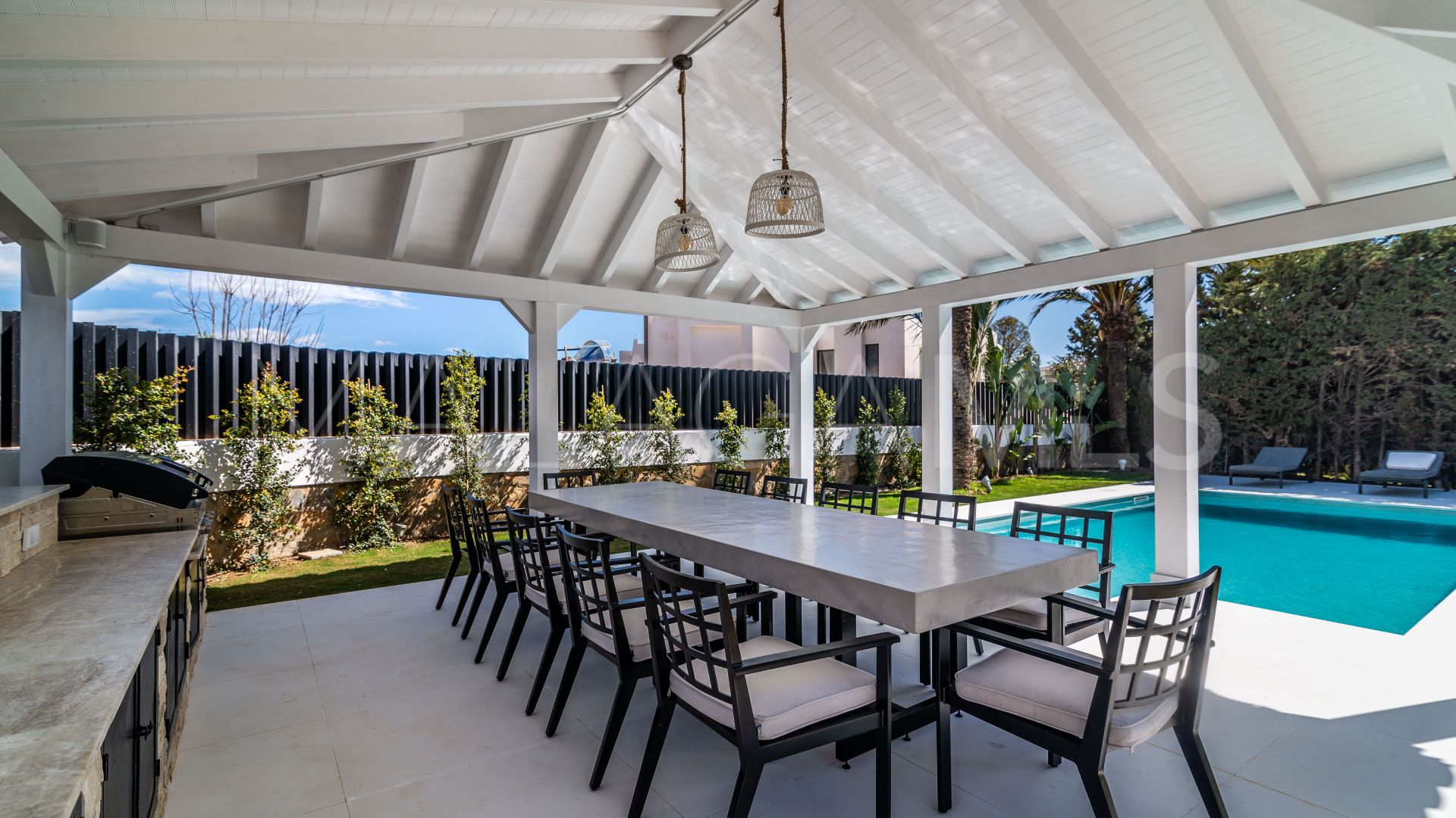 Villa with 8 bedrooms for sale in Nueva Andalucia
