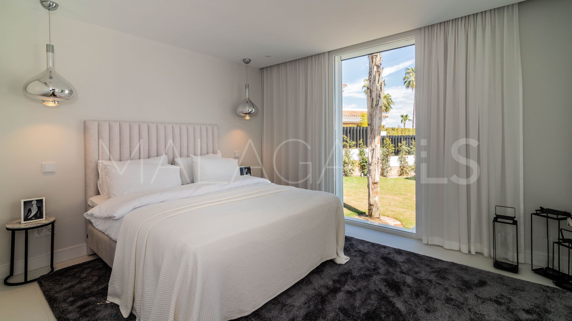 Villa with 8 bedrooms for sale in Nueva Andalucia
