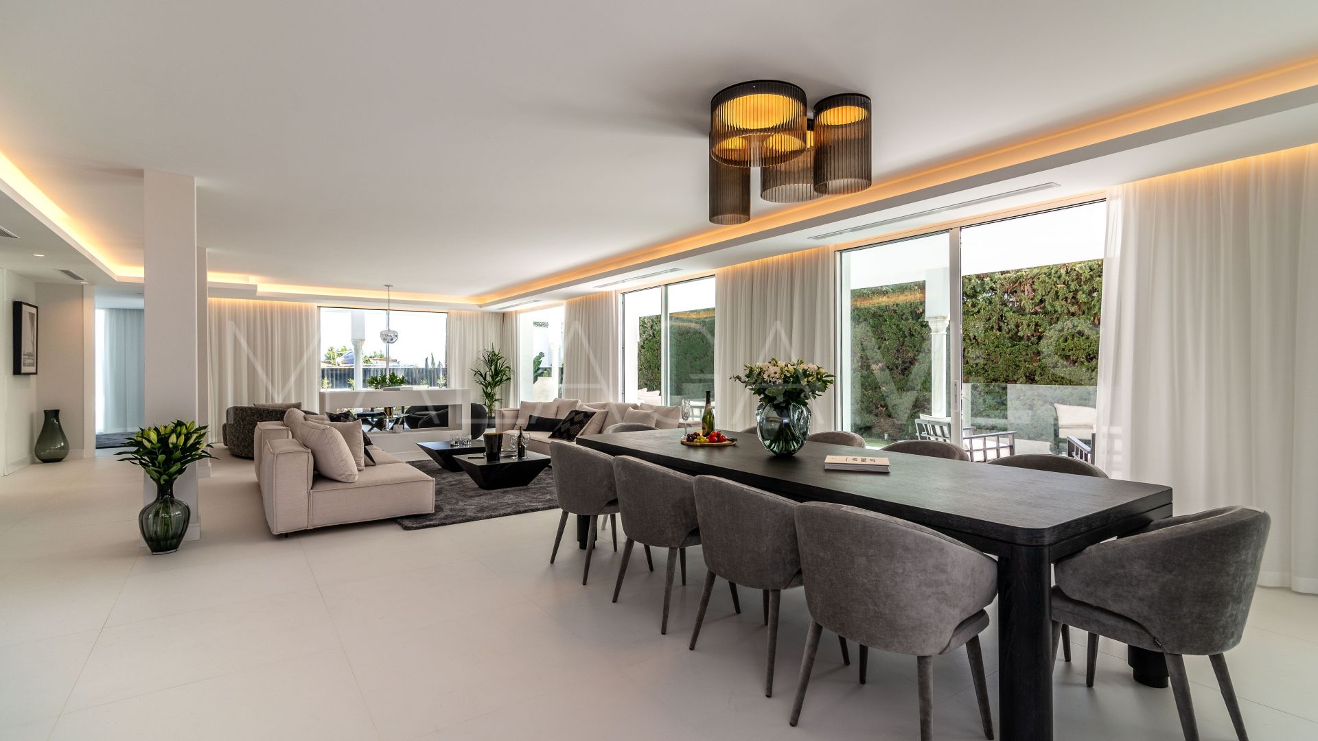 Villa with 8 bedrooms for sale in Nueva Andalucia