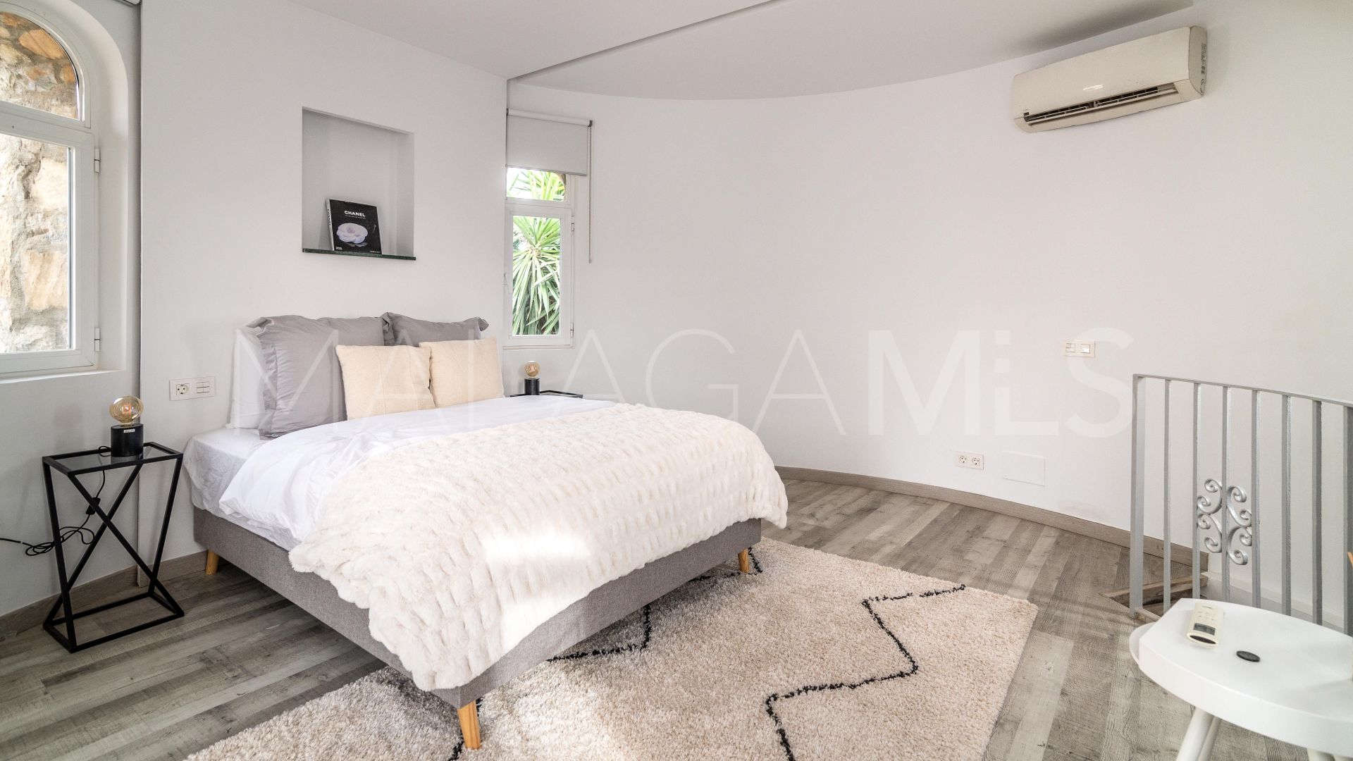 Villa with 8 bedrooms for sale in Nueva Andalucia