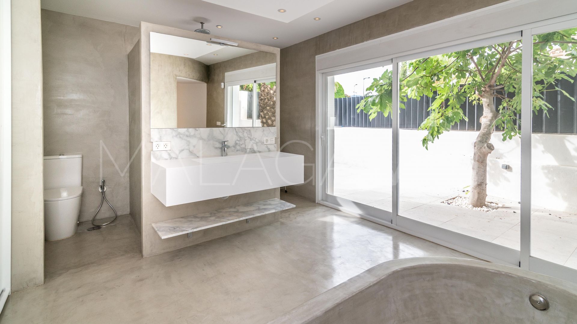 Villa with 8 bedrooms for sale in Nueva Andalucia