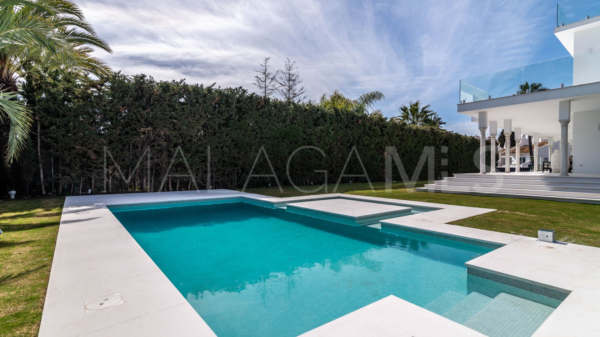 Villa with 8 bedrooms for sale in Nueva Andalucia