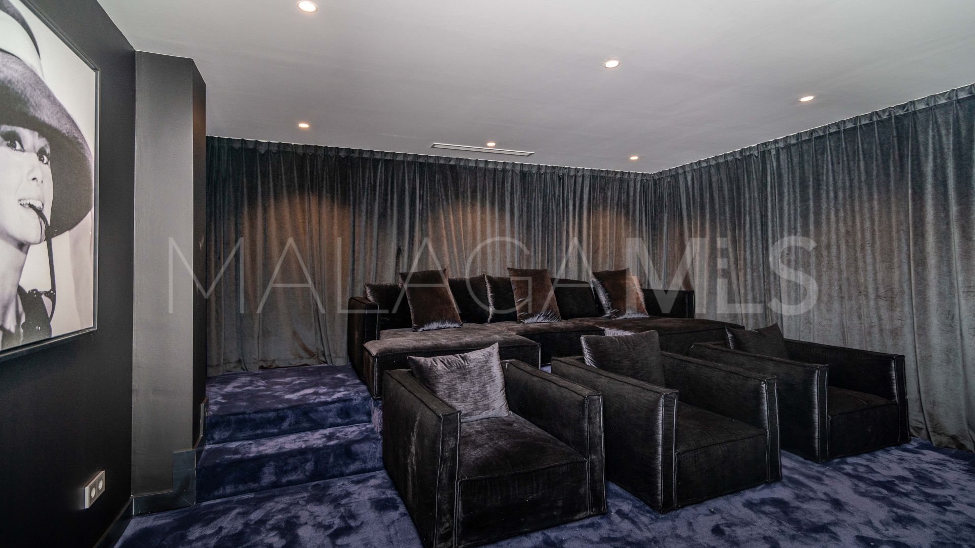 Villa with 8 bedrooms for sale in Nueva Andalucia