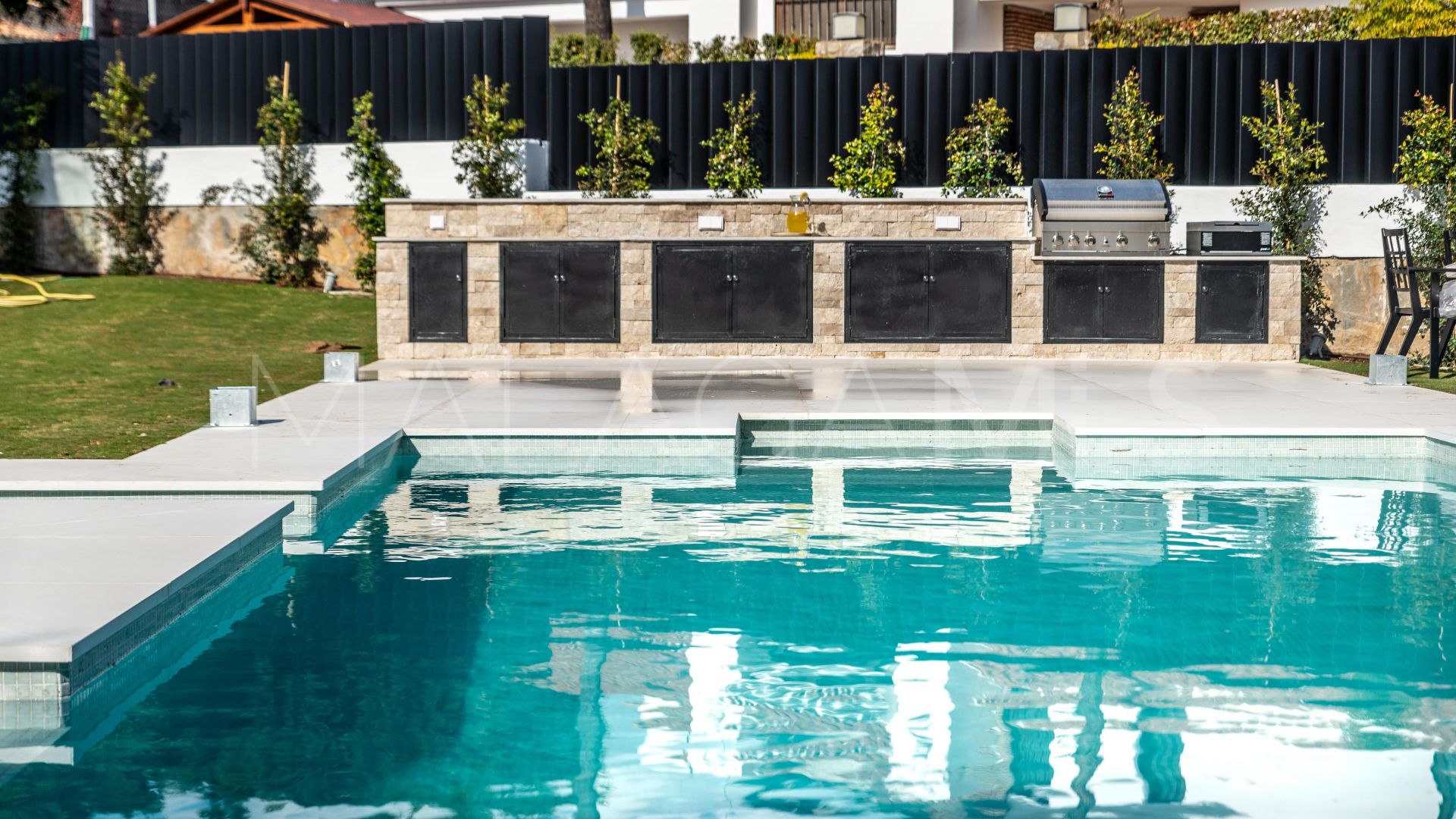 Villa with 8 bedrooms for sale in Nueva Andalucia