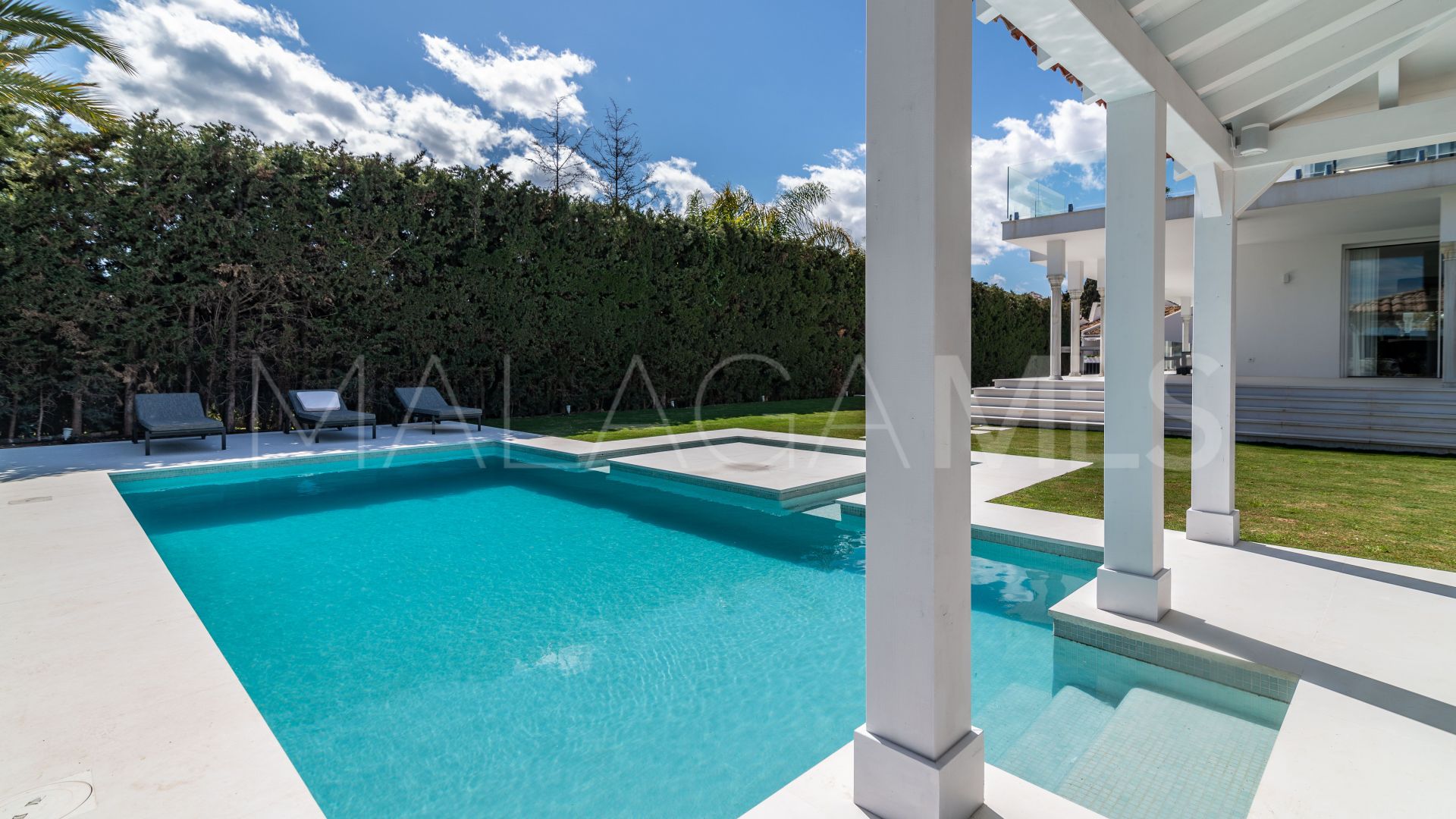 Villa with 8 bedrooms for sale in Nueva Andalucia