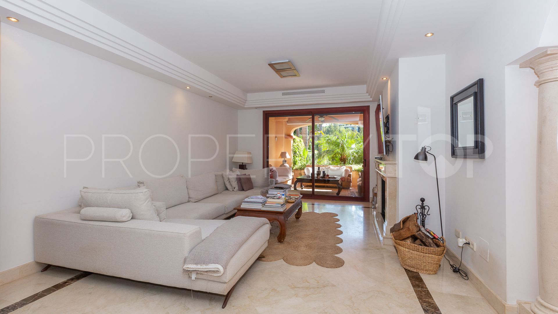 For sale villa in La Alzambra with 5 bedrooms