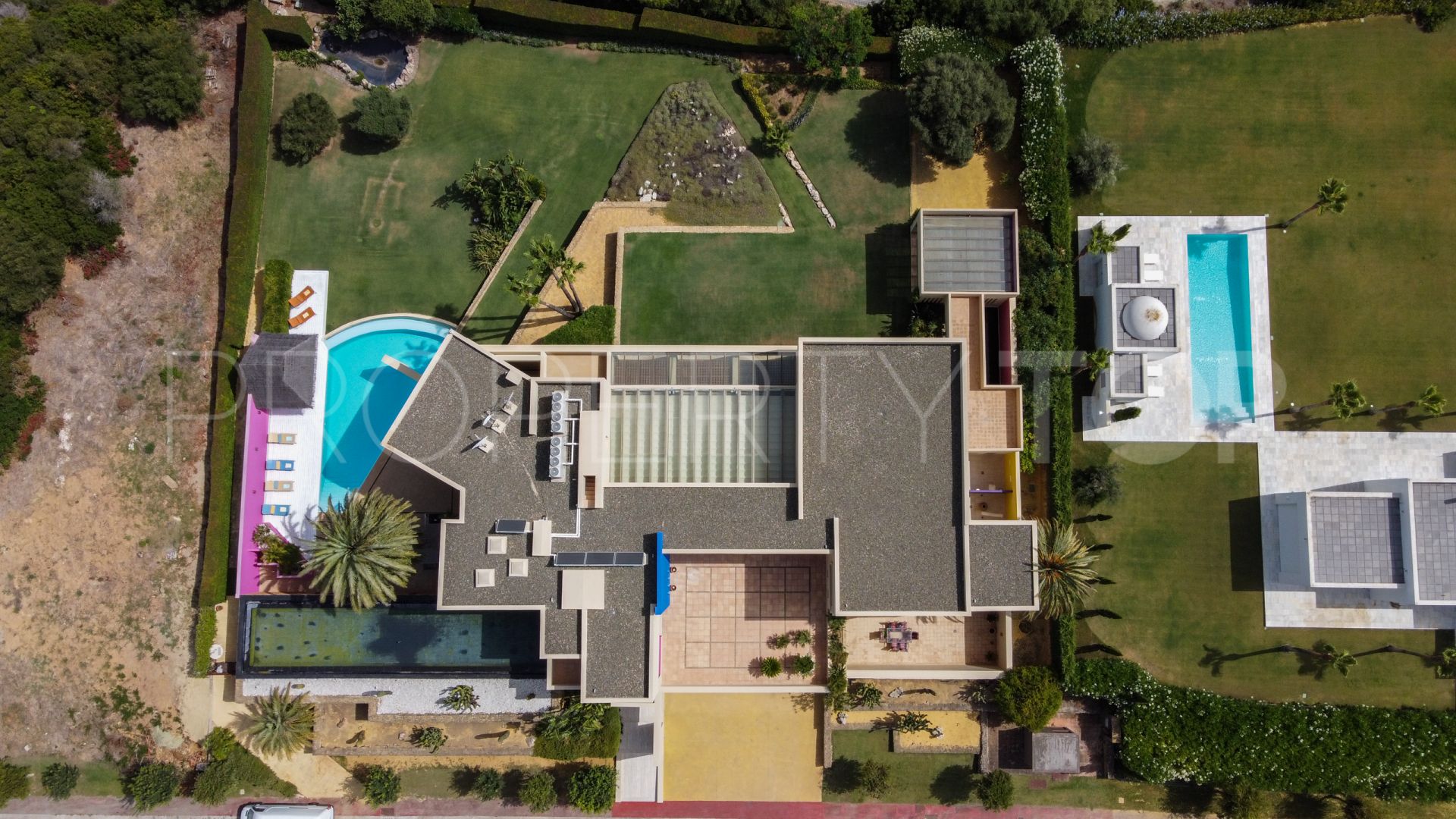 Villa for sale in Sotogrande with 6 bedrooms
