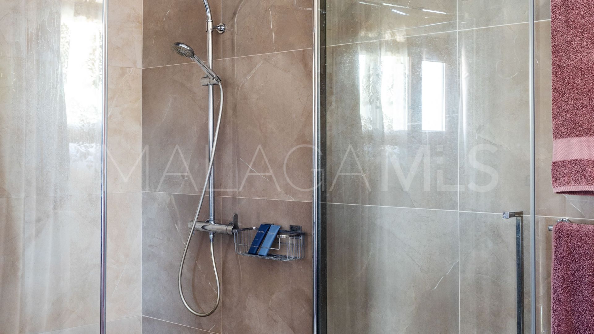 Villa for sale in Arroyo de la Miel