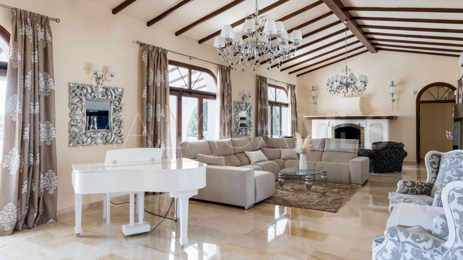 Villa for sale in Arroyo de la Miel