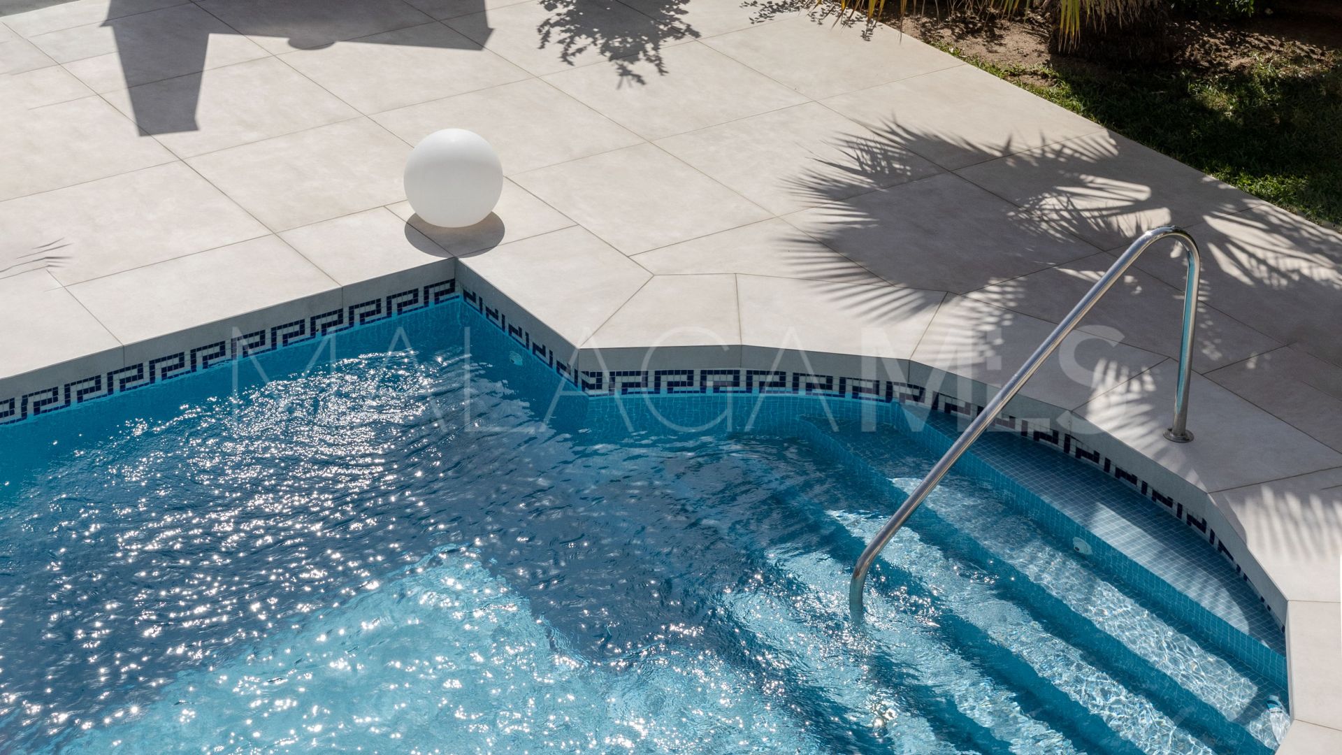 Villa for sale in Arroyo de la Miel