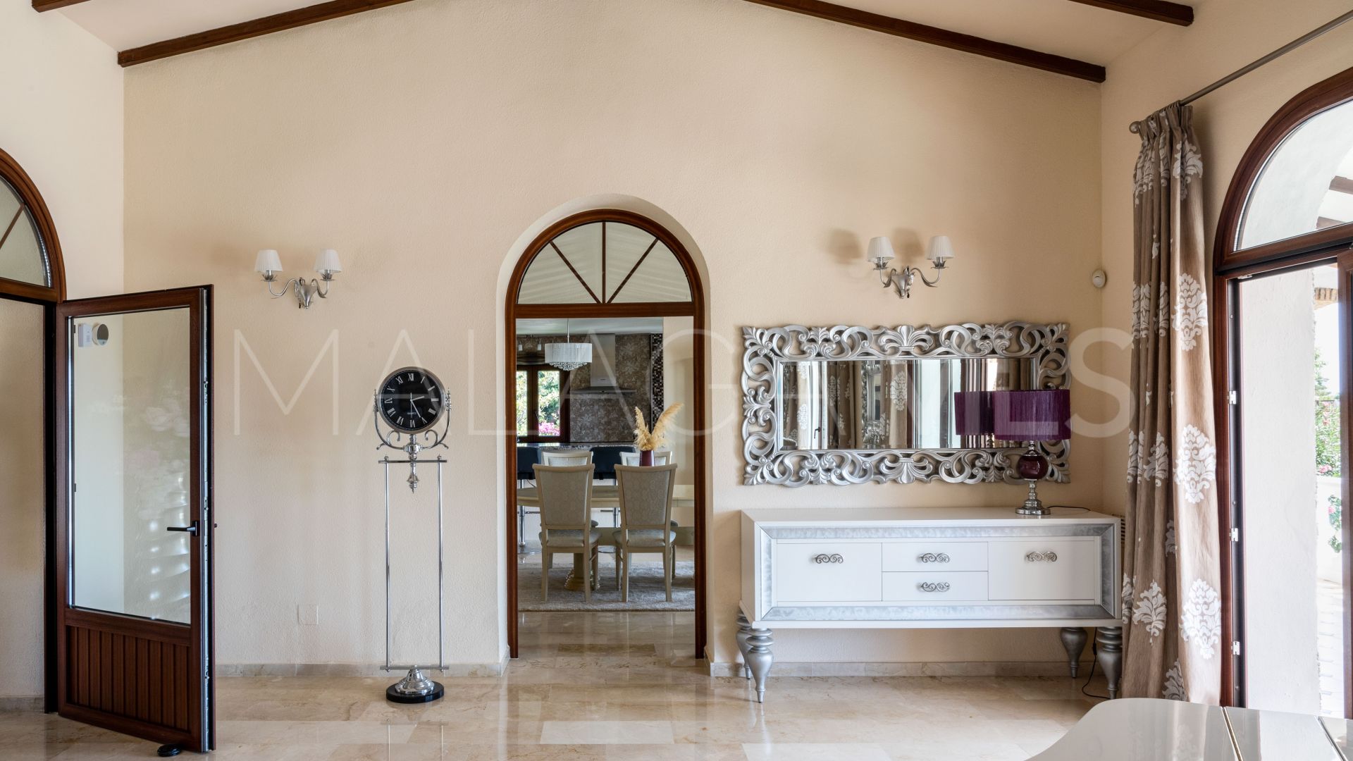 Villa for sale in Arroyo de la Miel