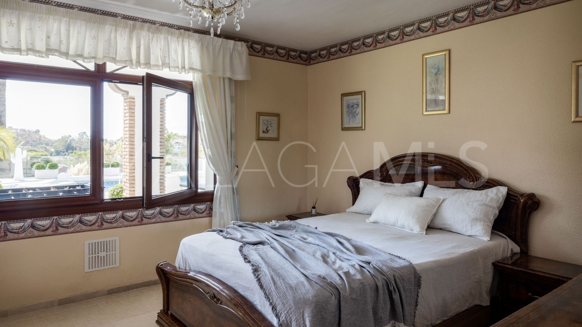 Villa for sale in Arroyo de la Miel