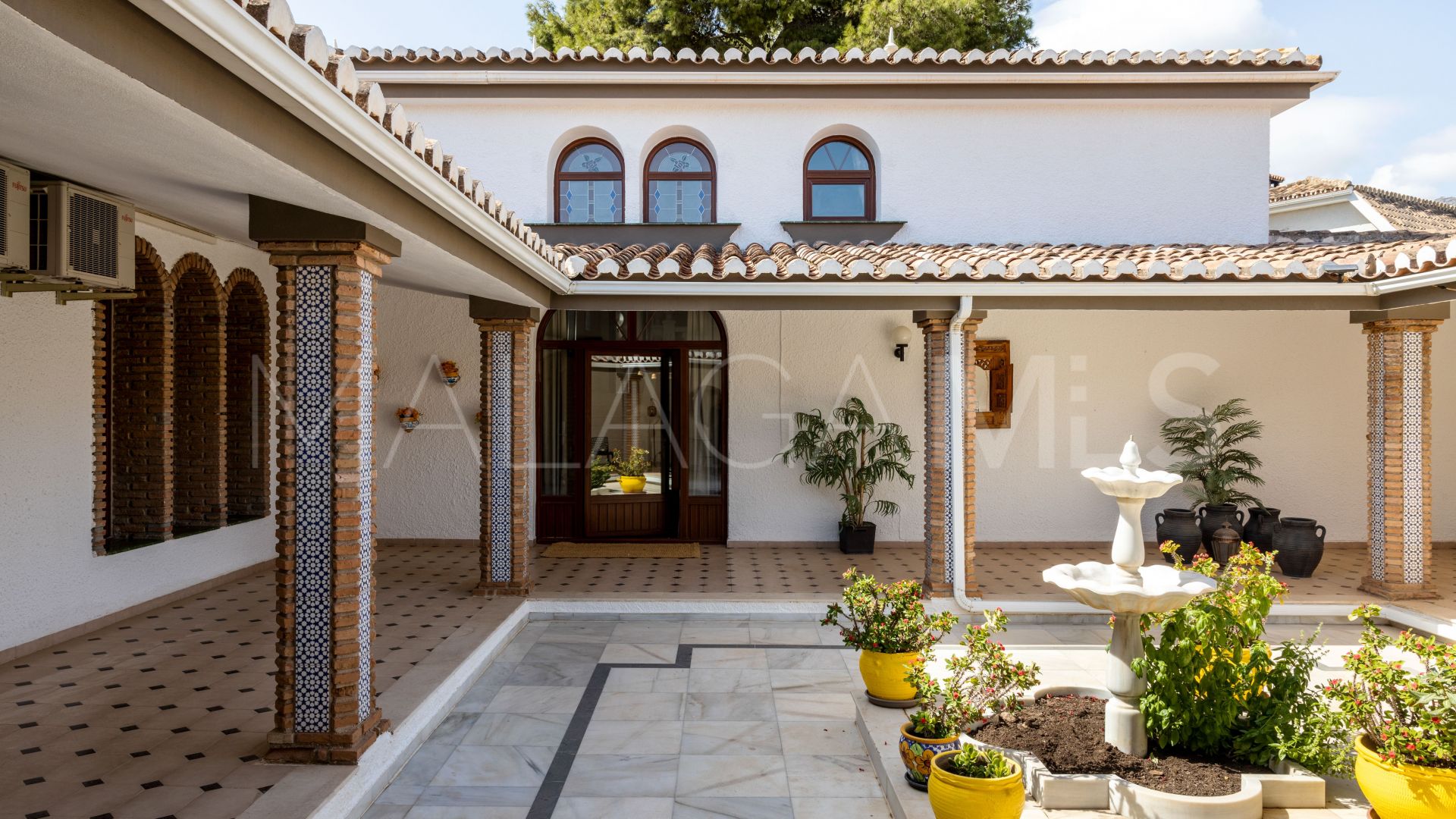 Villa for sale in Arroyo de la Miel