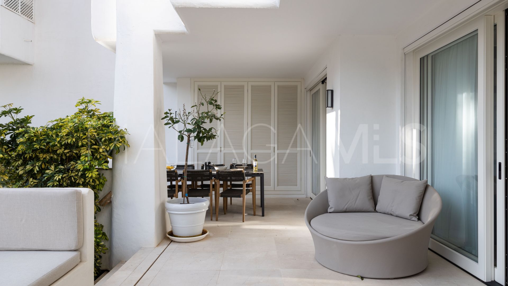 For sale 3 bedrooms ground floor apartment in Puente Romano