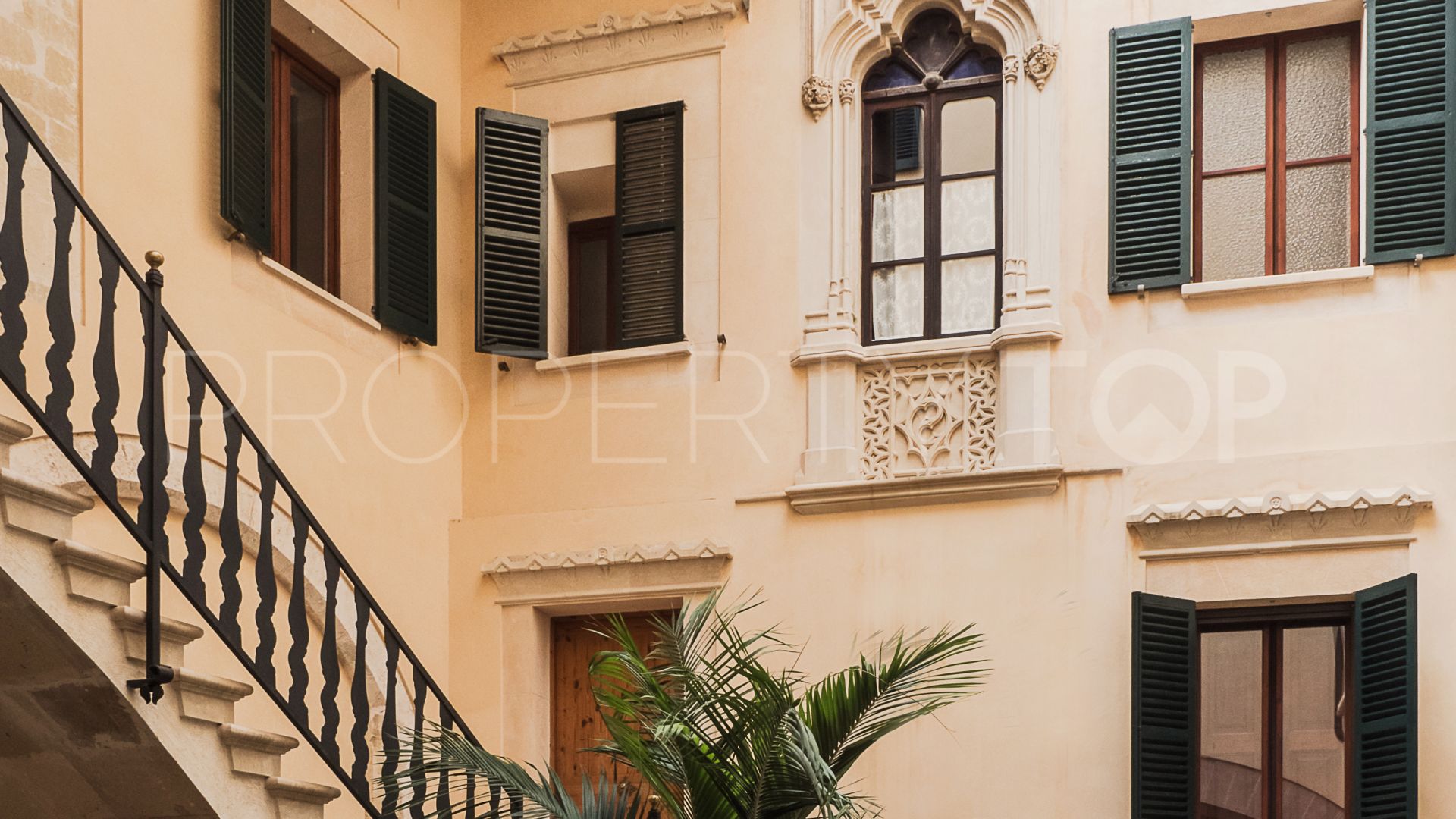 Buy triplex in Old Town with 3 bedrooms