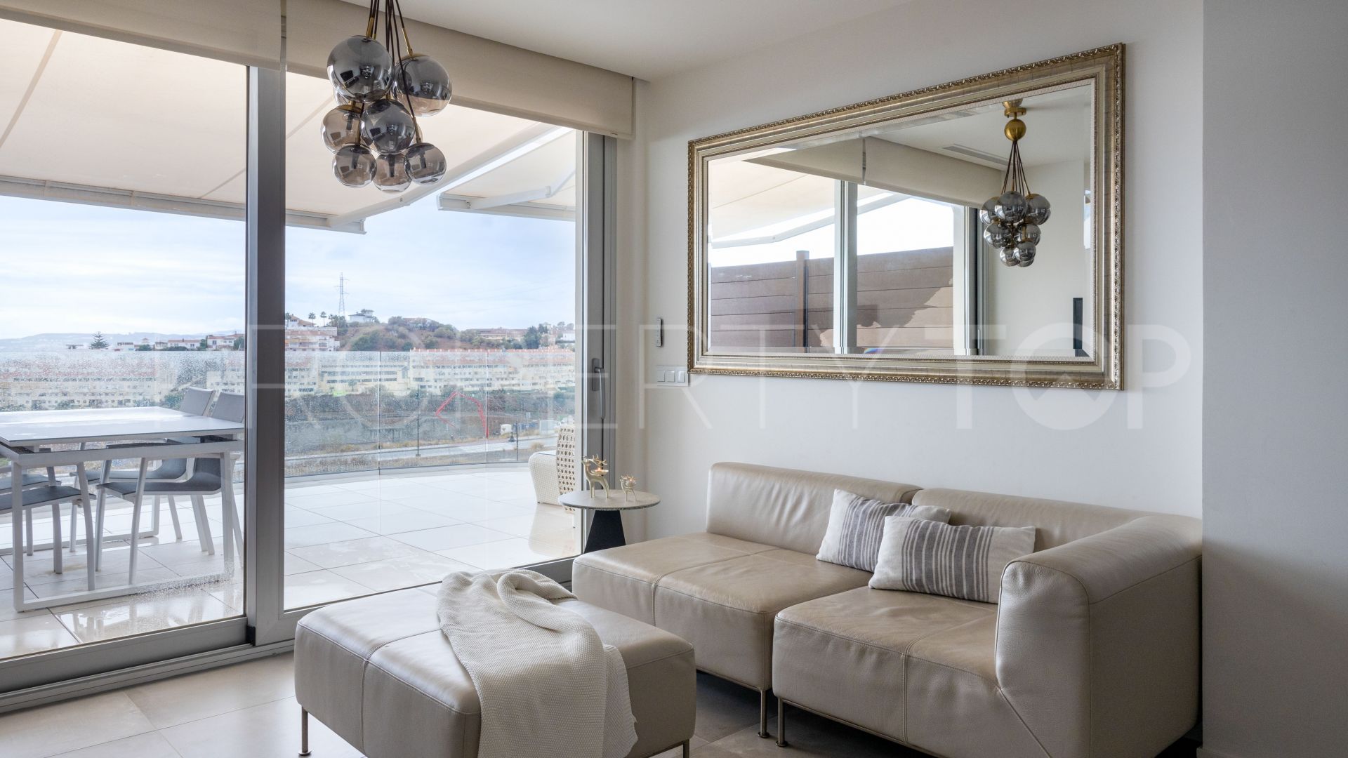 For sale penthouse with 2 bedrooms in El Higueron