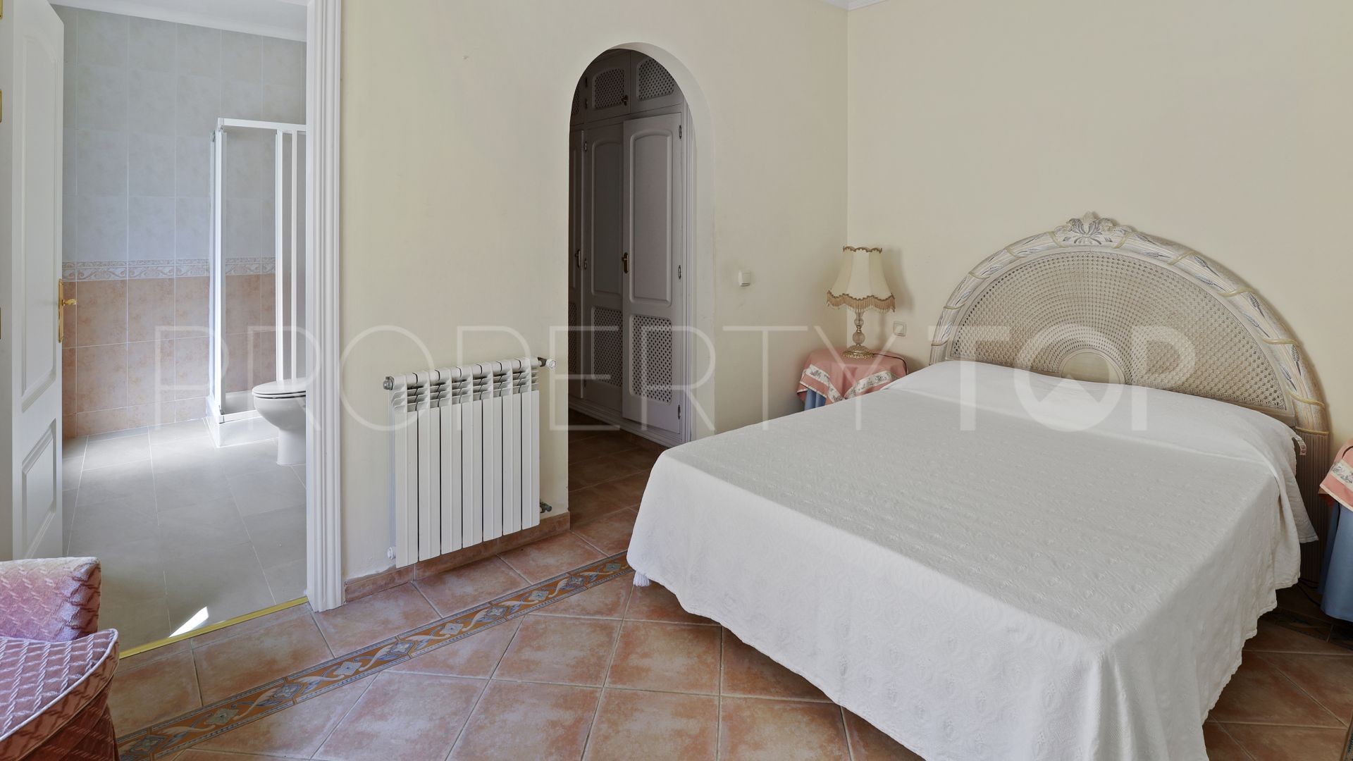 5 bedrooms villa for sale in Altos del Paraiso