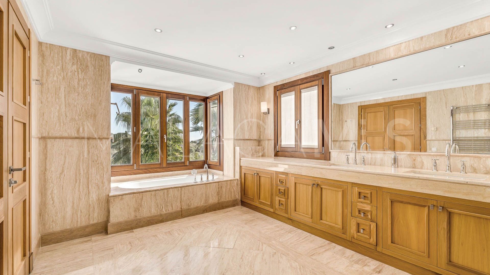 Se vende villa with 16 bedrooms in Benahavis