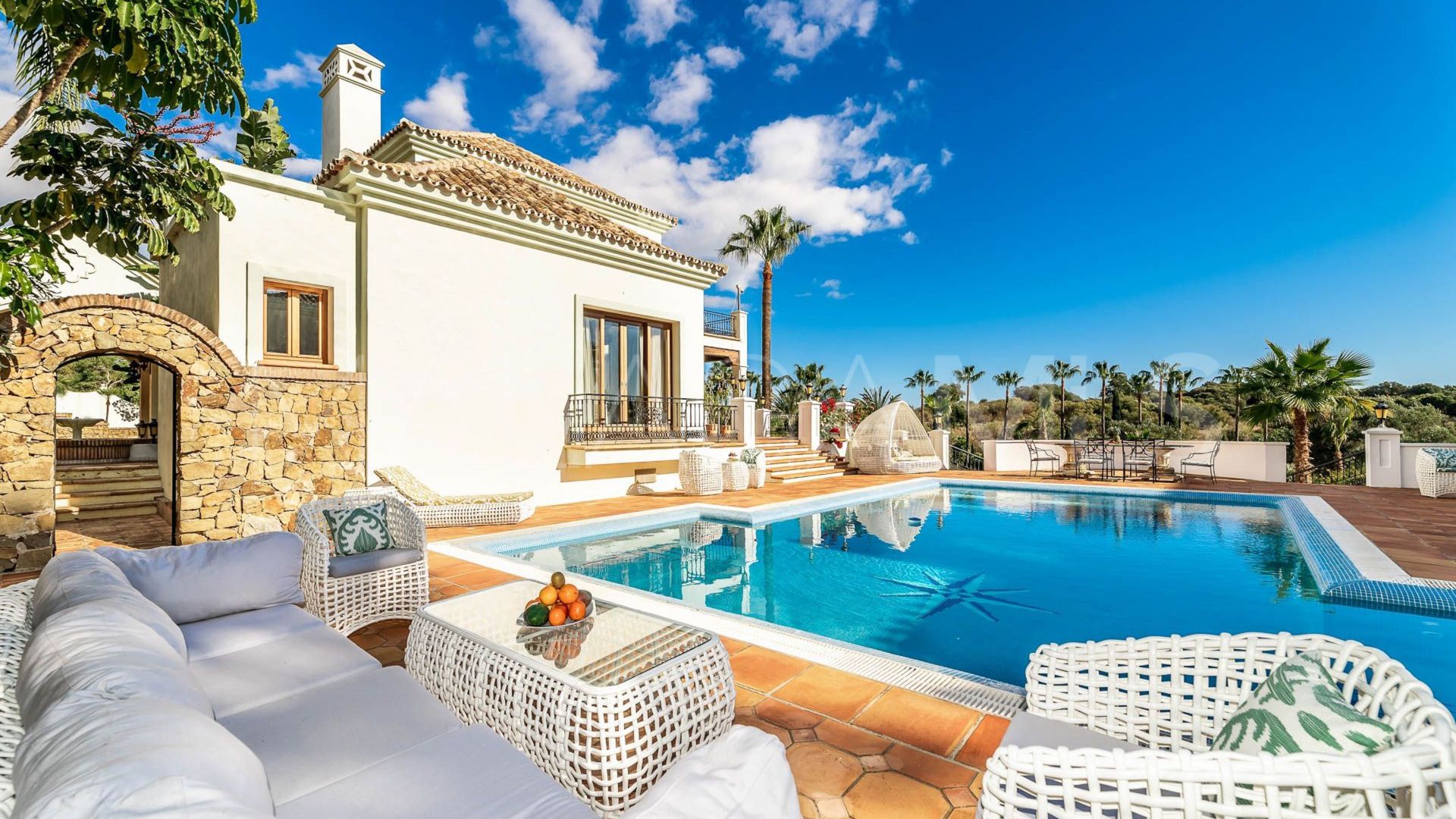 Se vende villa with 16 bedrooms in Benahavis
