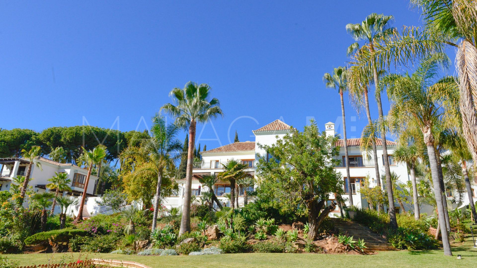 Se vende villa with 16 bedrooms in Benahavis