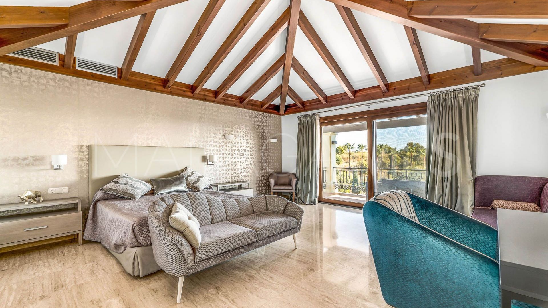 Se vende villa with 16 bedrooms in Benahavis