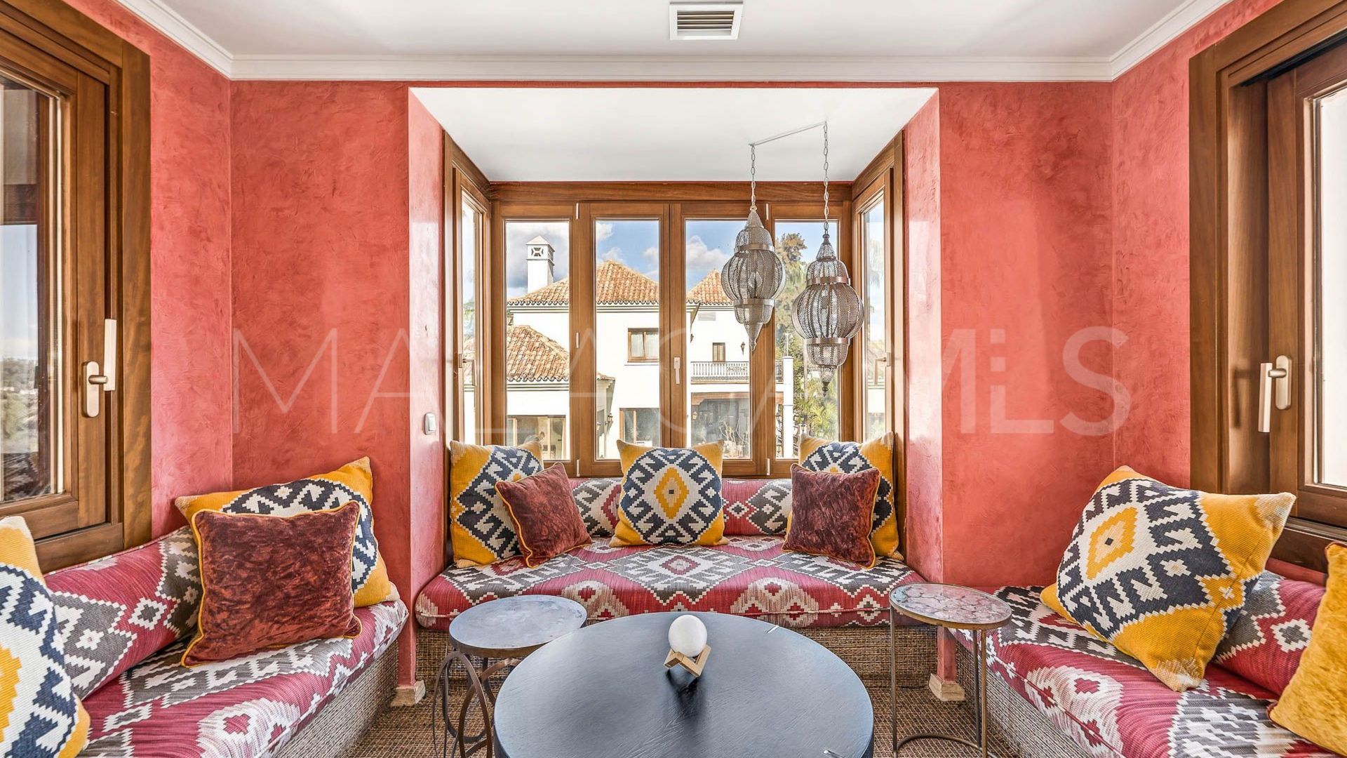 Se vende villa with 16 bedrooms in Benahavis