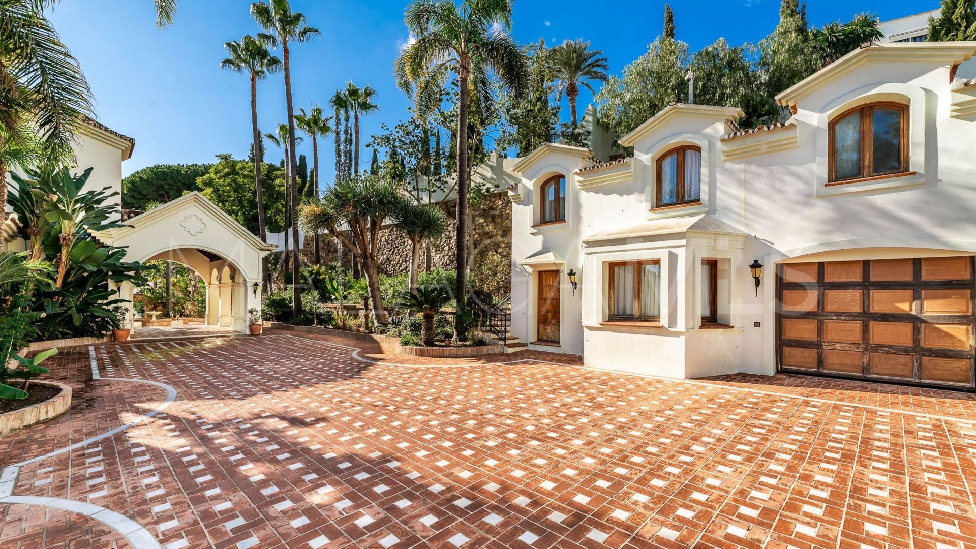 Se vende villa with 16 bedrooms in Benahavis