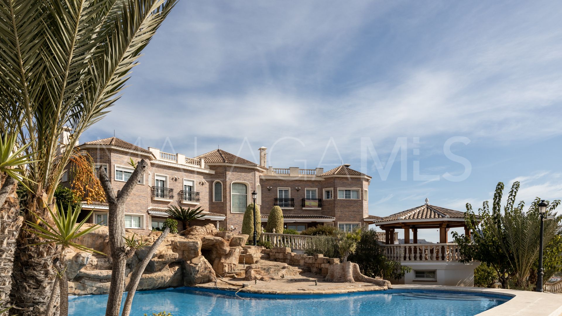 Buy house with 6 bedrooms in Malaga - Este