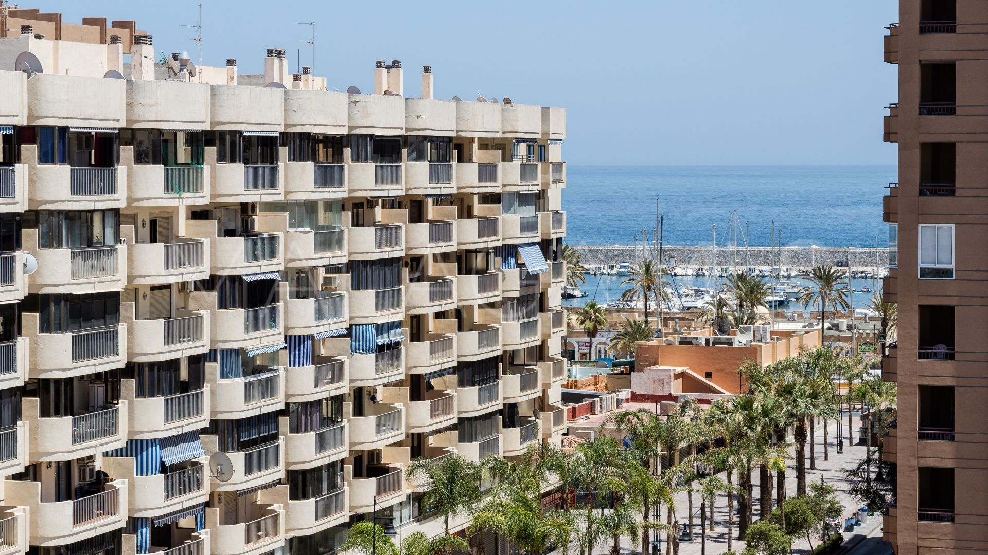 For sale duplex penthouse in Fuengirola Centro with 4 bedrooms