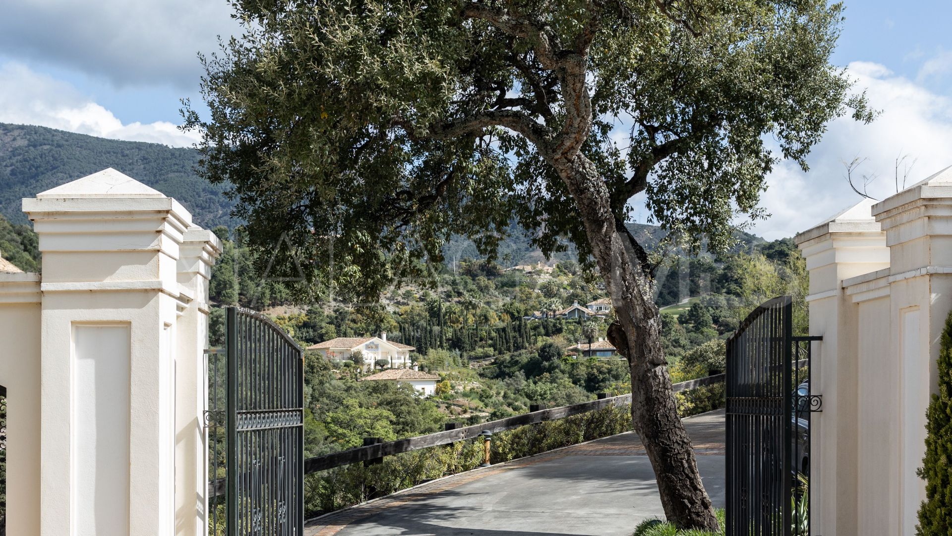 Villa for sale in La Zagaleta
