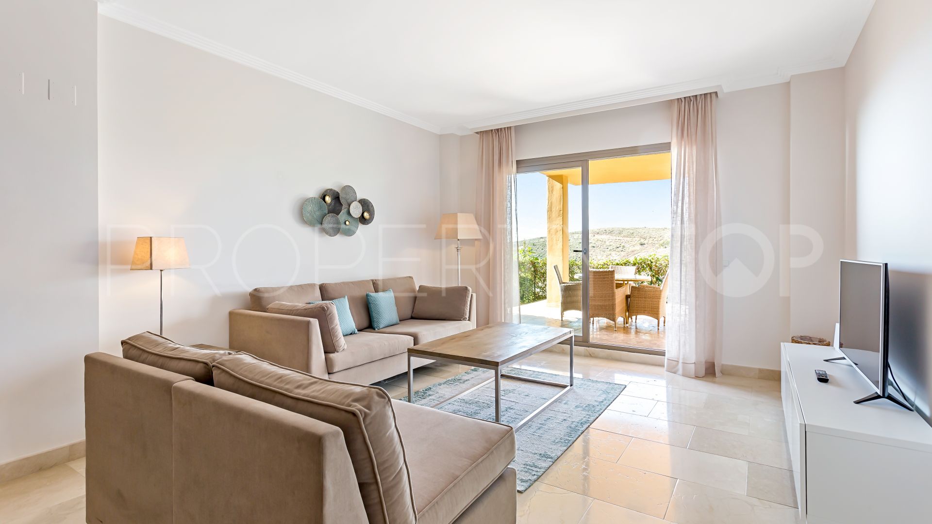 For sale ground floor apartment with 2 bedrooms in Benahavis