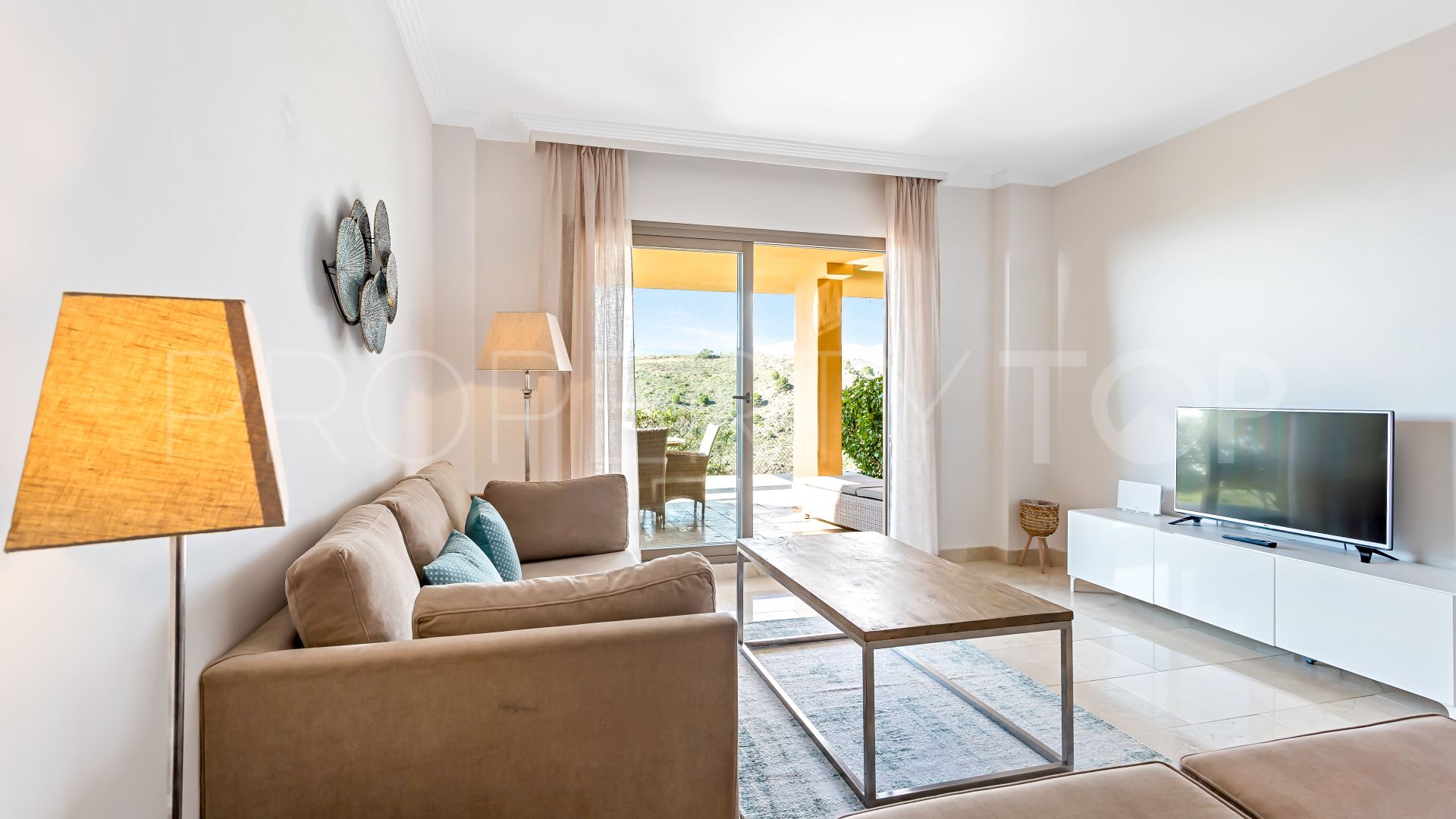 For sale ground floor apartment with 2 bedrooms in Benahavis