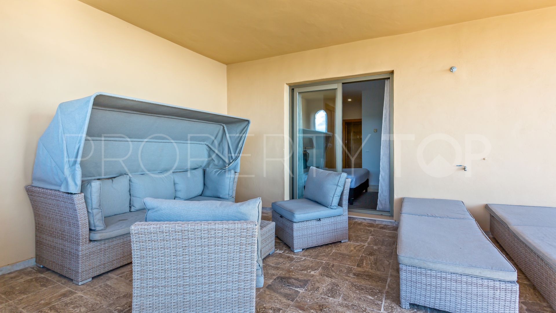 For sale ground floor apartment with 2 bedrooms in Benahavis