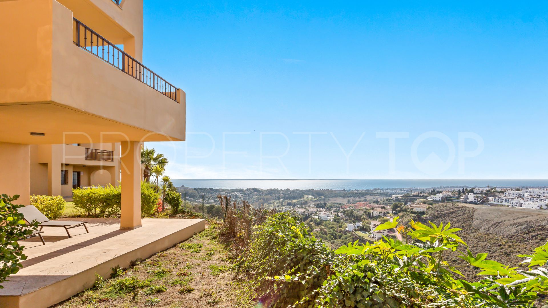 For sale ground floor apartment with 2 bedrooms in Benahavis