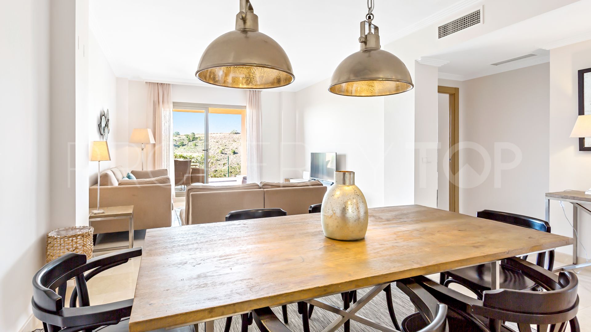 For sale ground floor apartment with 2 bedrooms in Benahavis