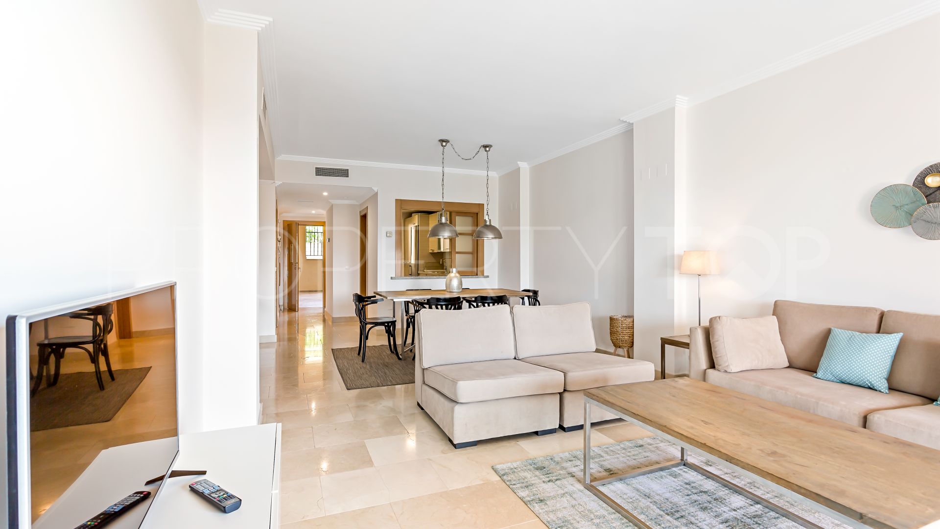 For sale ground floor apartment with 2 bedrooms in Benahavis