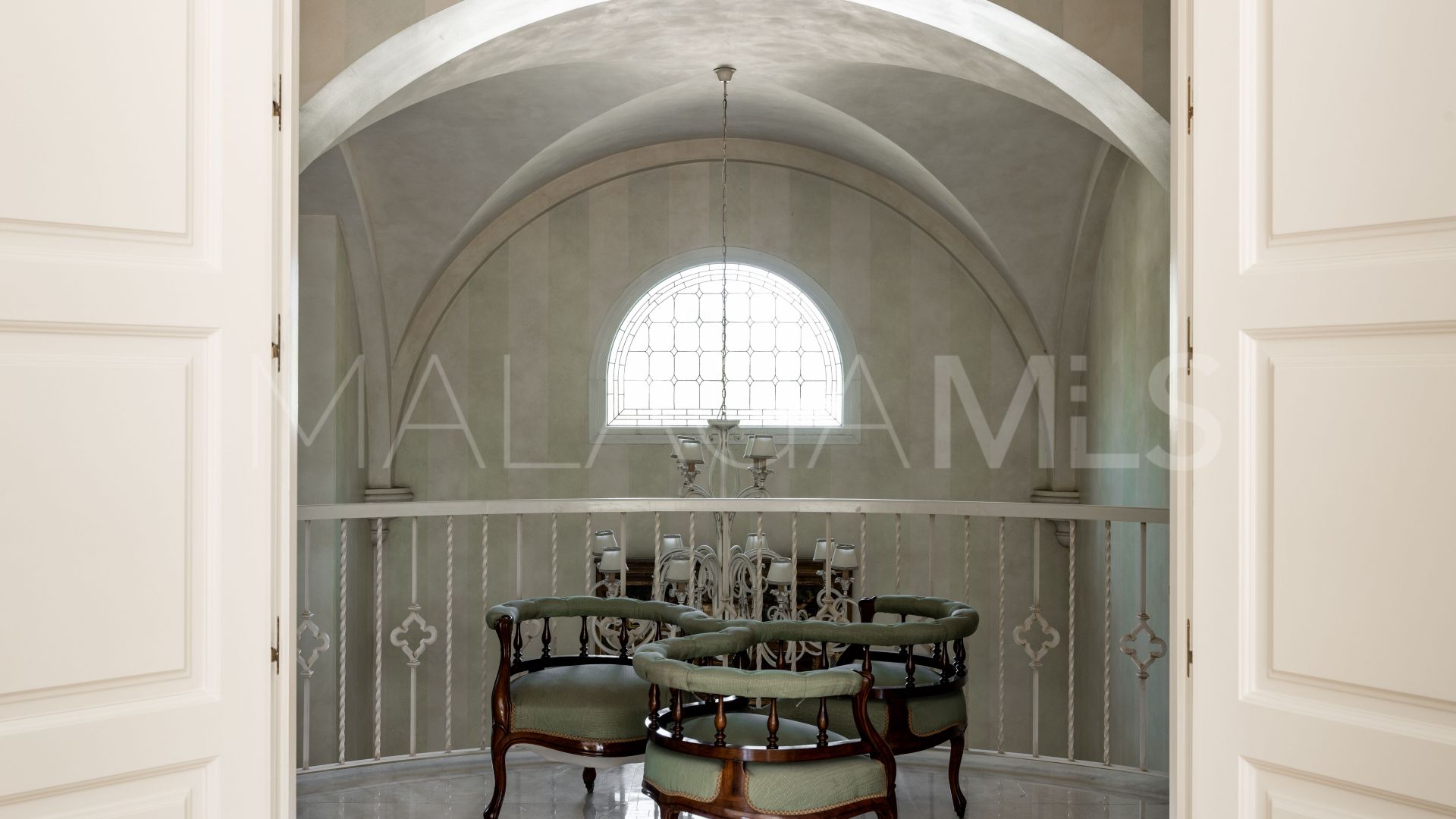 Villa for sale in Guadalmina Baja
