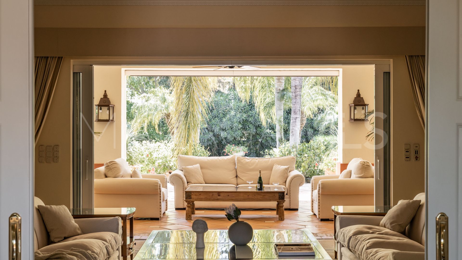 Villa for sale in Guadalmina Baja