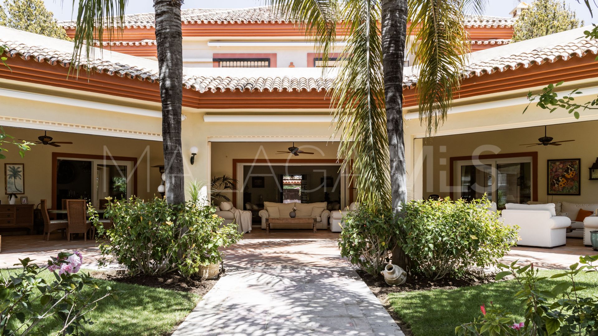 Villa for sale in Guadalmina Baja