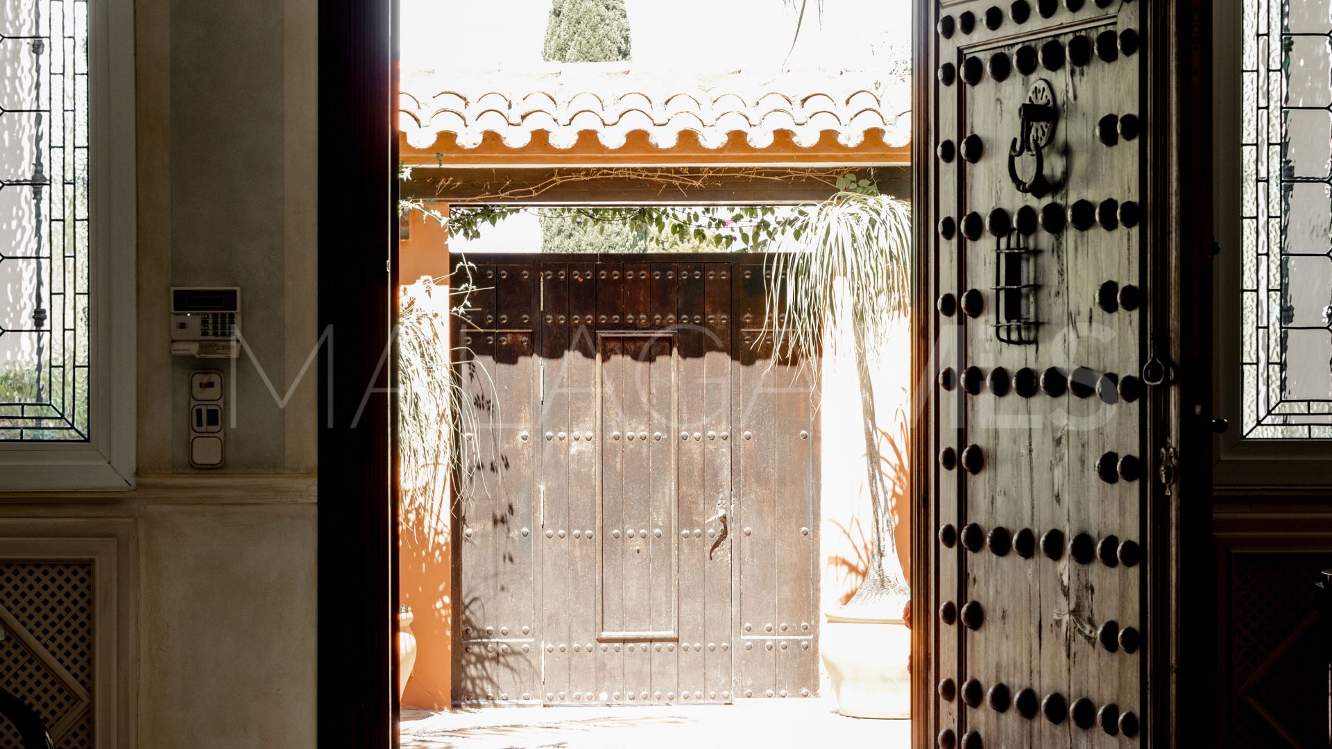 Villa for sale in Guadalmina Baja
