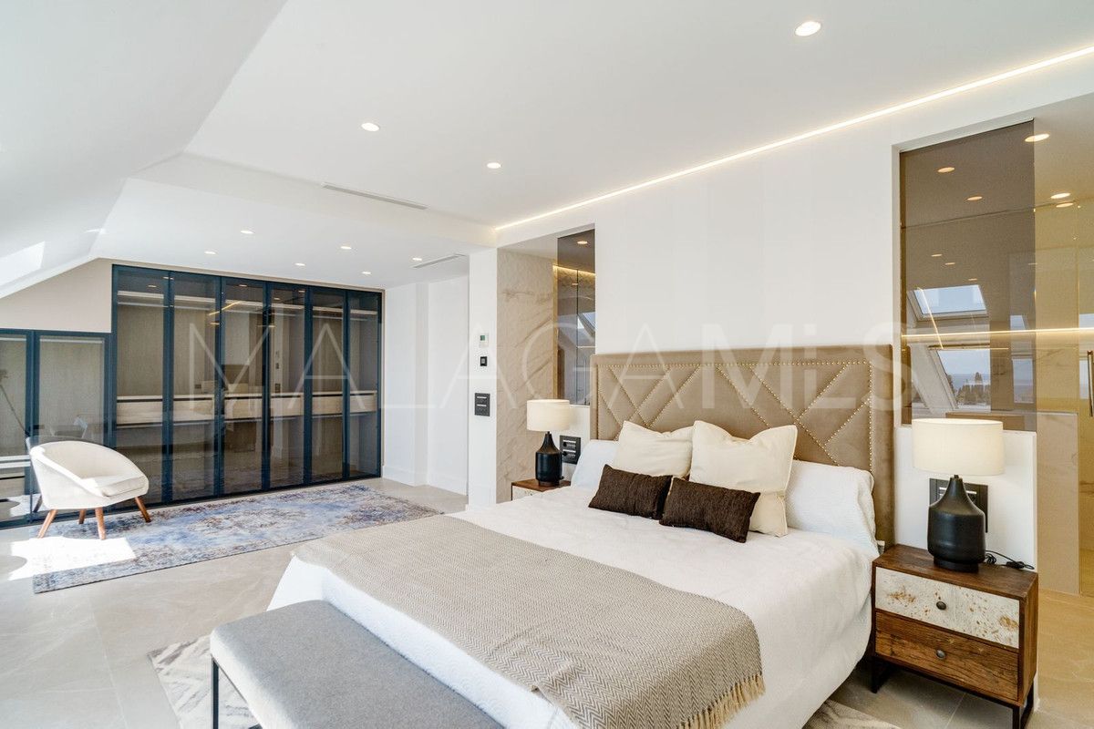 3 bedrooms duplex penthouse in Marbella Golden Mile for sale