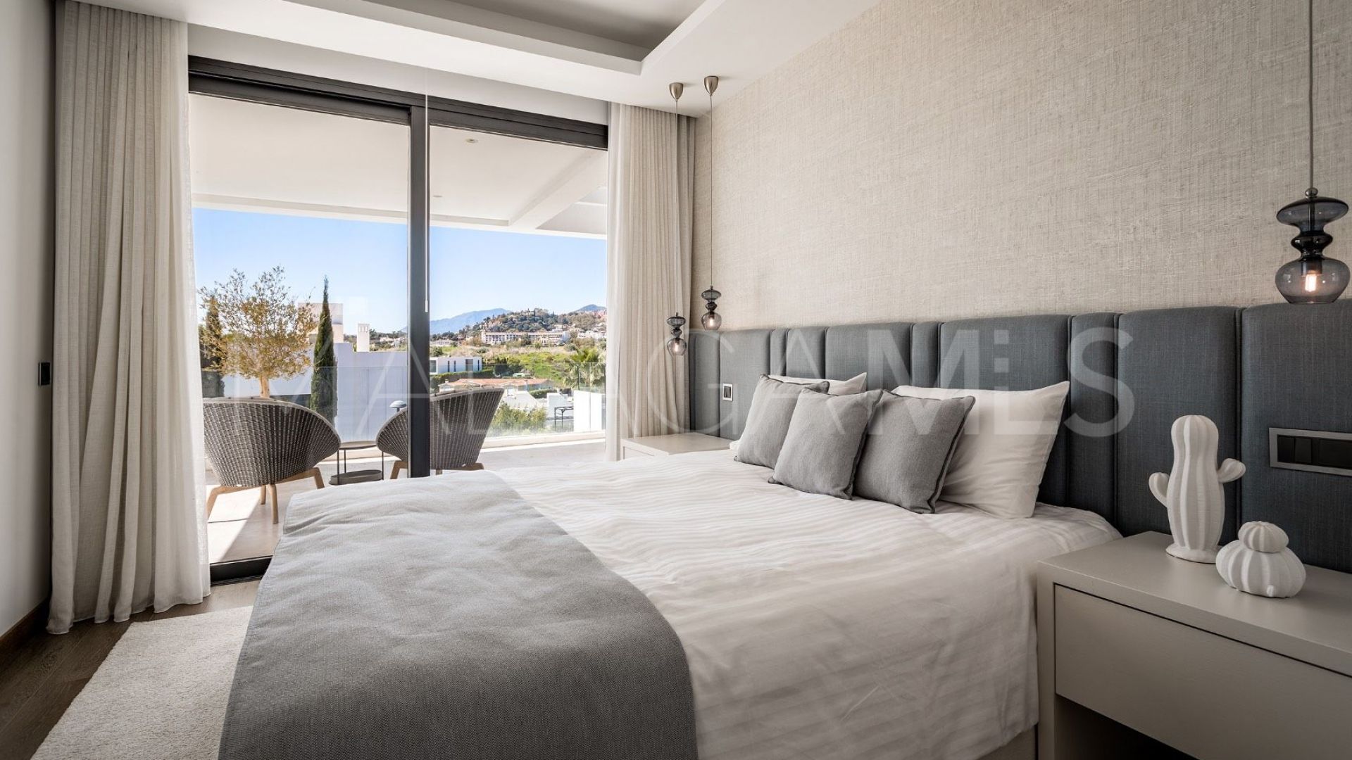 Villa for sale in Marbella City