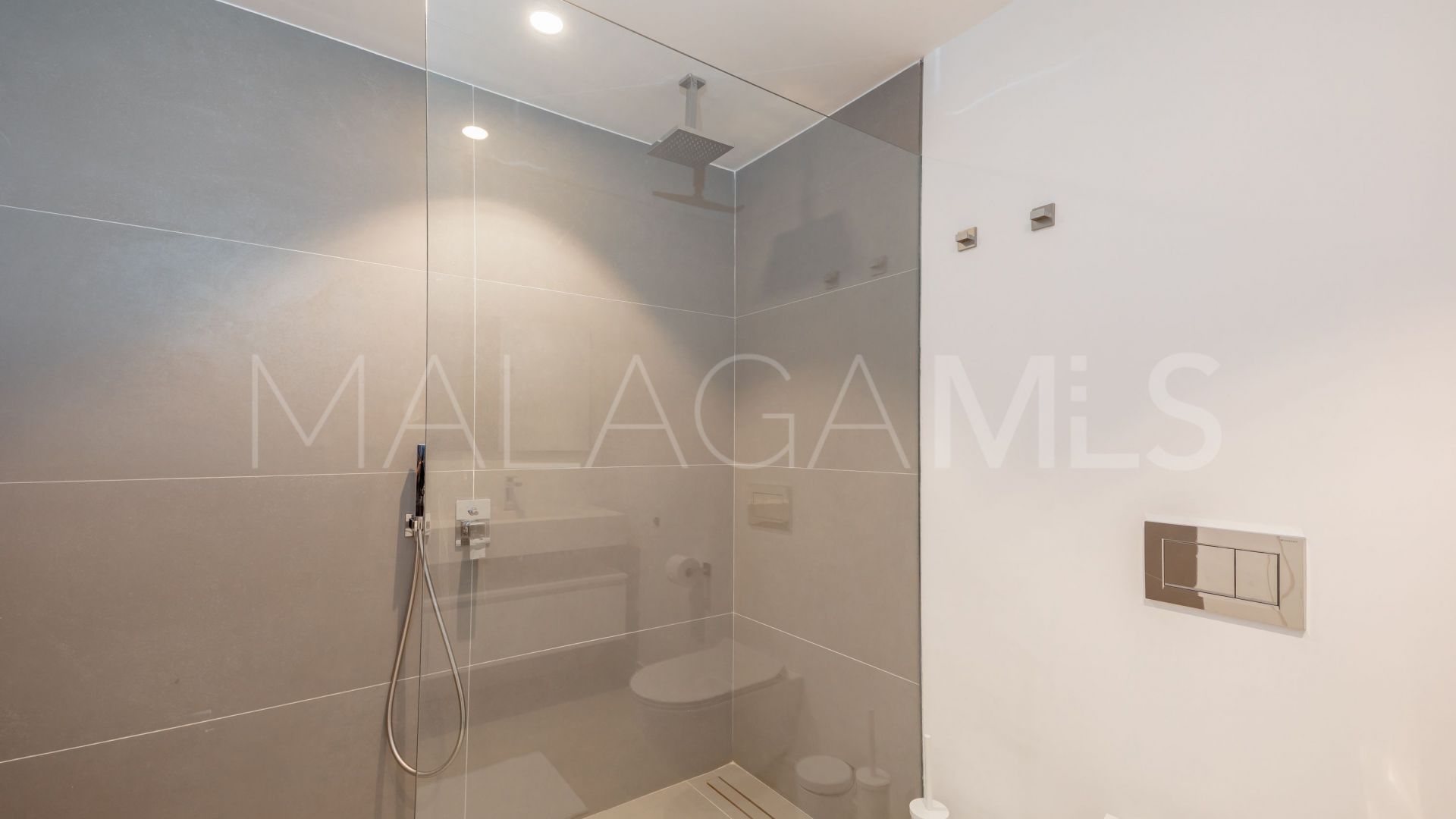 Se vende villa with 5 bedrooms in Marbella Este